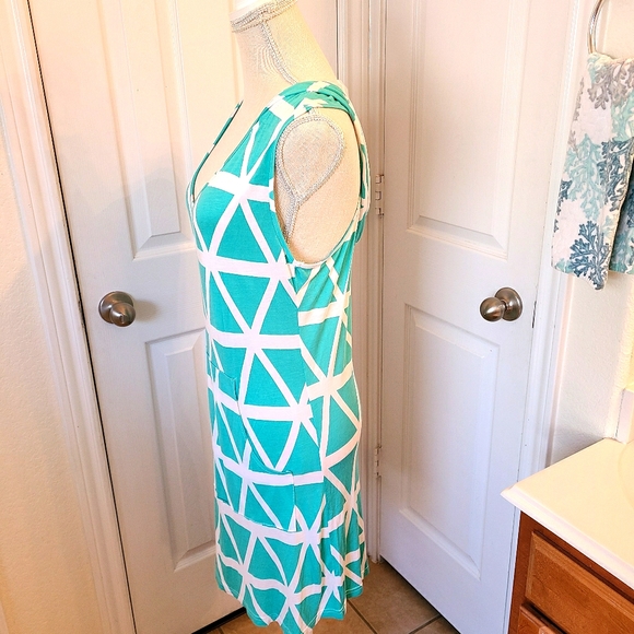 NWT Hooded Dress with Kangaroo Pockets - Picture 3 of 5